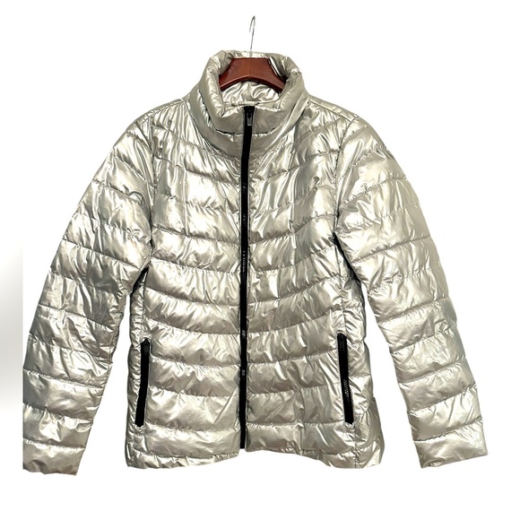 Gap Silver Cold Control jacket. Stylish for the fall! - Picture 1 of 3